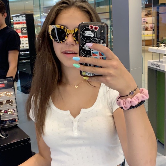 Meet your Posher, Chiara - Picture 1 of 1